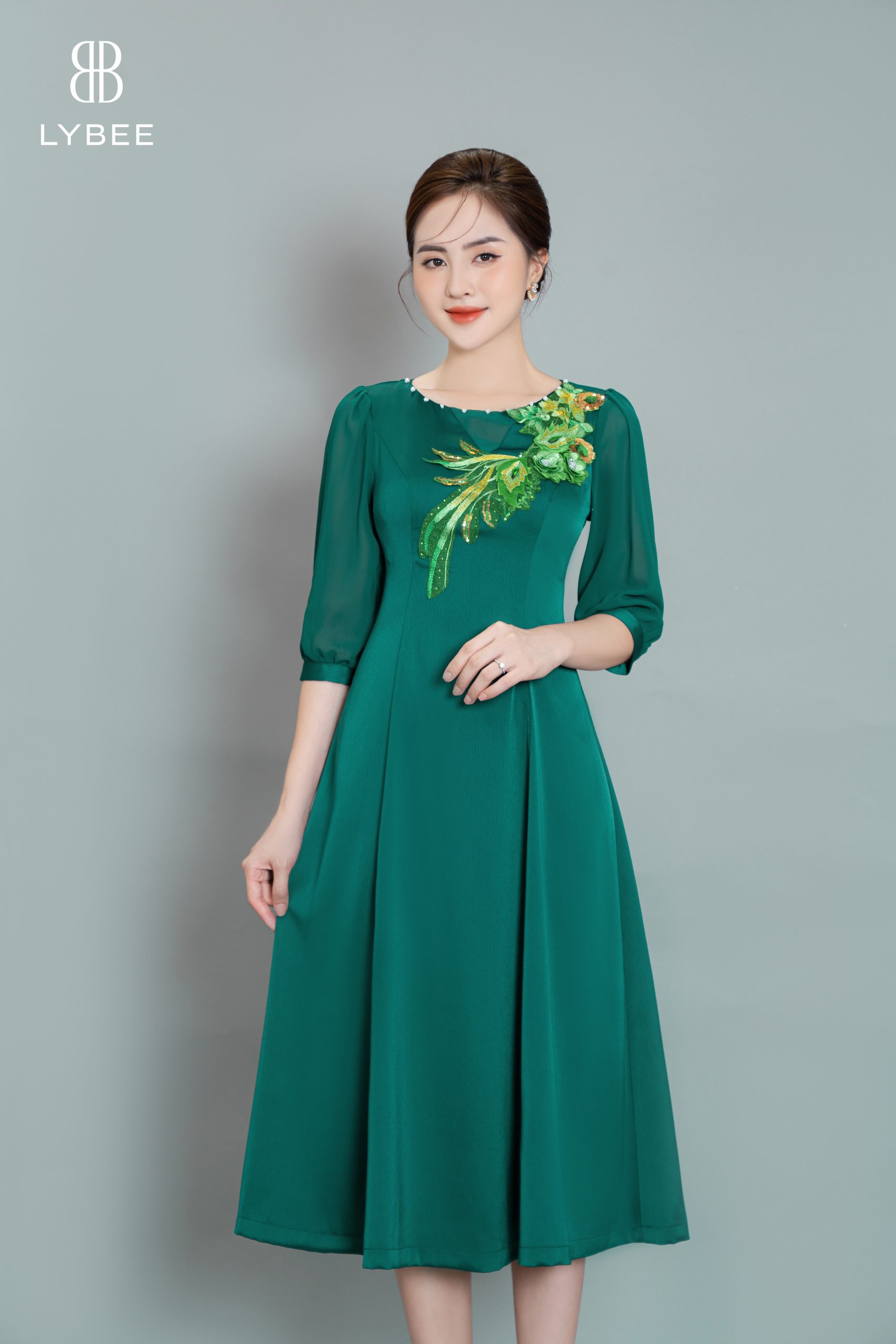 Mẫu váy đầm trung niên đẹp sang trọng trong các thiết kế tối giản mà tinh  tế | Thời trang, Vải vóc, May vá thời trang